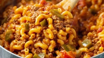 American Chop Suey One-pot pasta dish with ground beef and tomato sauce
