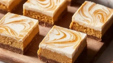 Pumpkin Spice Cheesecake Bars