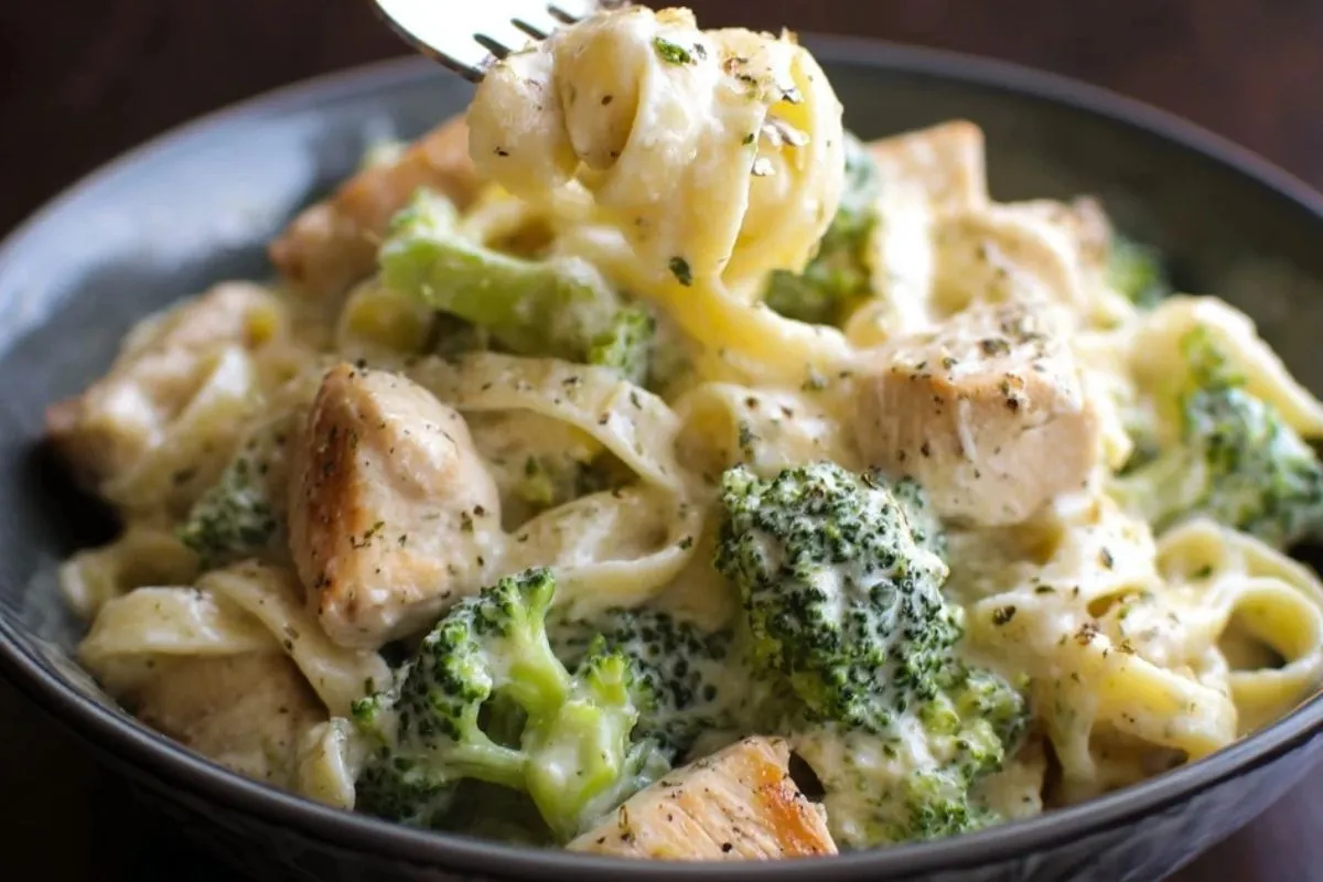 Crock Pot Chicken Alfredo with Broccoli